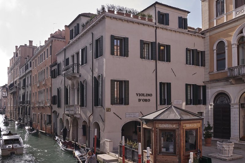 Poglejte znotraj najlepšega beneškega hotela Hotel Violino D'Oro, ki velja za novo skrivnost Italijanov s petičnim okusom!