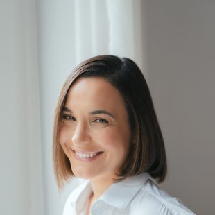 Nina Strnad za ELLE: »Načeloma sem relativno zaseben človek.«