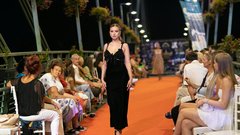 
                                                         Moda v vsej svoji ustvarjalni energiji: pokukali smo na teden mode v romunskem Aradu