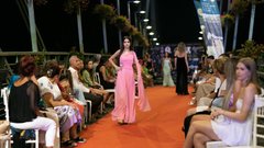 
                                                         Moda v vsej svoji ustvarjalni energiji: pokukali smo na teden mode v romunskem Aradu