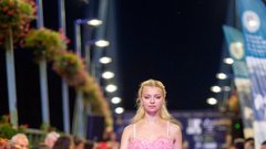 
                                                         Moda v vsej svoji ustvarjalni energiji: pokukali smo na teden mode v romunskem Aradu