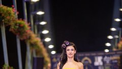 
                                                         Moda v vsej svoji ustvarjalni energiji: pokukali smo na teden mode v romunskem Aradu