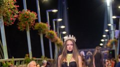 
                                                         Moda v vsej svoji ustvarjalni energiji: pokukali smo na teden mode v romunskem Aradu