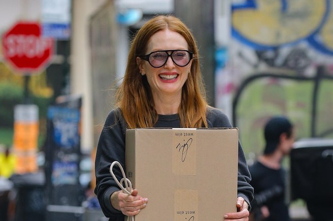 Julianne Moore živi v razkošnem stanovanju, v kuhinji pa ima IKEA regal za 60 evrov