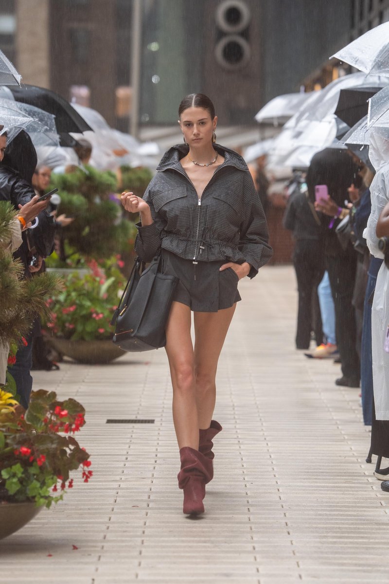 Modni dodatki, ki so pritegnili pozornost na newyorškem tednu mode