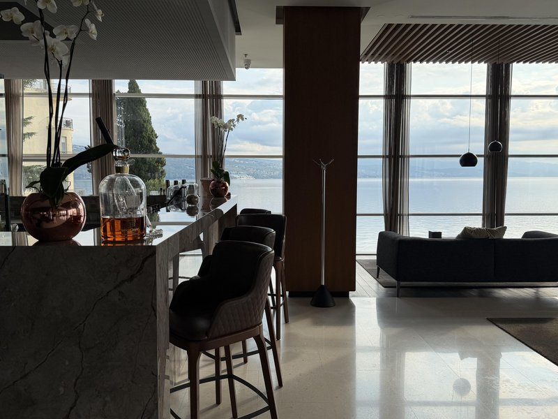 Zakaj je jesen najlepši čas za Opatijo: obiskali smo Hotel Ambasador odkrili vse njene čare