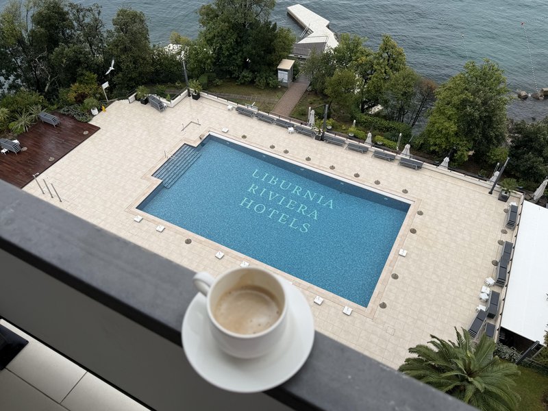 Zakaj je jesen najlepši čas za Opatijo: obiskali smo Hotel Ambasador odkrili vse njene čare
