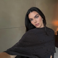 Niso črni ali rjavi: Kendall Jenner pokazala barvo čevljev, ki je videti še posebej elegantno in prestižno
