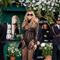 Heidi Klum pri 53 letih navdušila v drzni kampanji za Calzedonio: Prosojna čipka sprožila plaz komentarjev