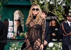 Heidi Klum pri 53 letih navdušila v drzni kampanji za Calzedonio: Prosojna čipka sprožila plaz komentarjev