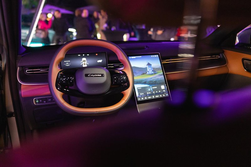 Drive Your Elegance: LEPAS se je v edinstvenem ambientu Gradu Otočec predstavil slovenskemu trgu