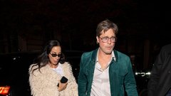brad pitt pariz francija kombinacija oprava moda obleka zakaj zacudenje papagaj