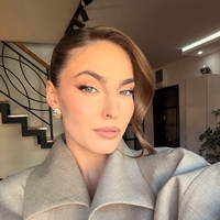 Njena jakna je eden najbolj zaželenih kosov sezone: Bivše dekle Bojana Cvjetićanina navdušila z jesensko modno kombinacijo