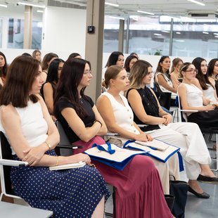 MBA, magisterij, diploma ali certifikat? Odkrijte, kateri izobraževalni program ELLE Education je pravi za vas