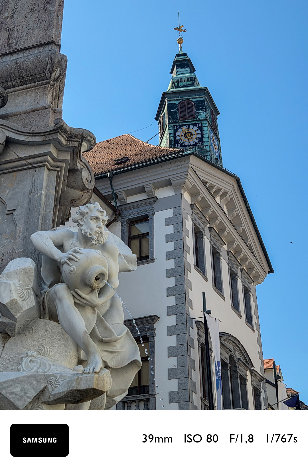 Na sprehodu po Ljubljani s tehnološkim čudežem, ki se je izkazal kot najlepši modni dodatek urbanega vsakdana